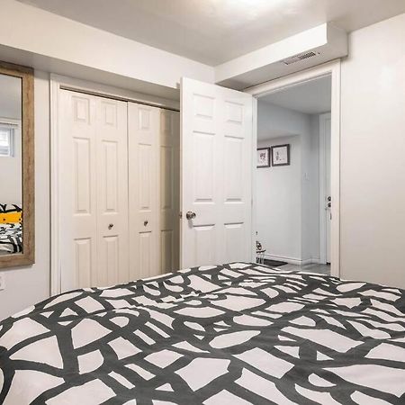Cozy Nest Basement Unit Apartment Hamilton Exterior photo