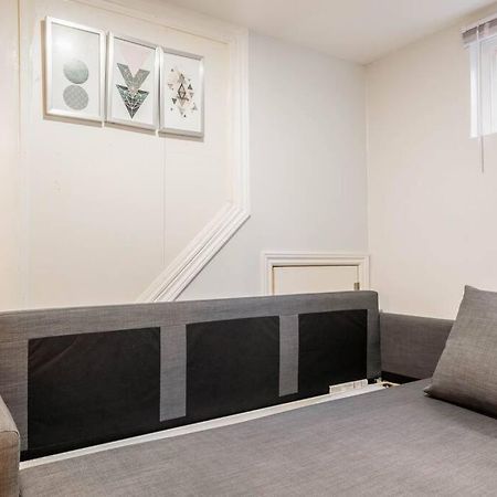 Cozy Nest Basement Unit Apartment Hamilton Exterior photo